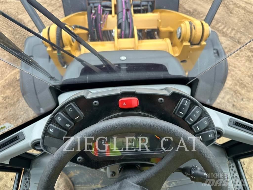 CAT 908M Колесни товарачи