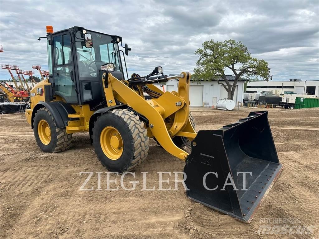 CAT 908M Колесни товарачи