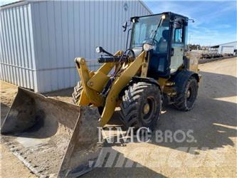CAT 908M Колесни товарачи