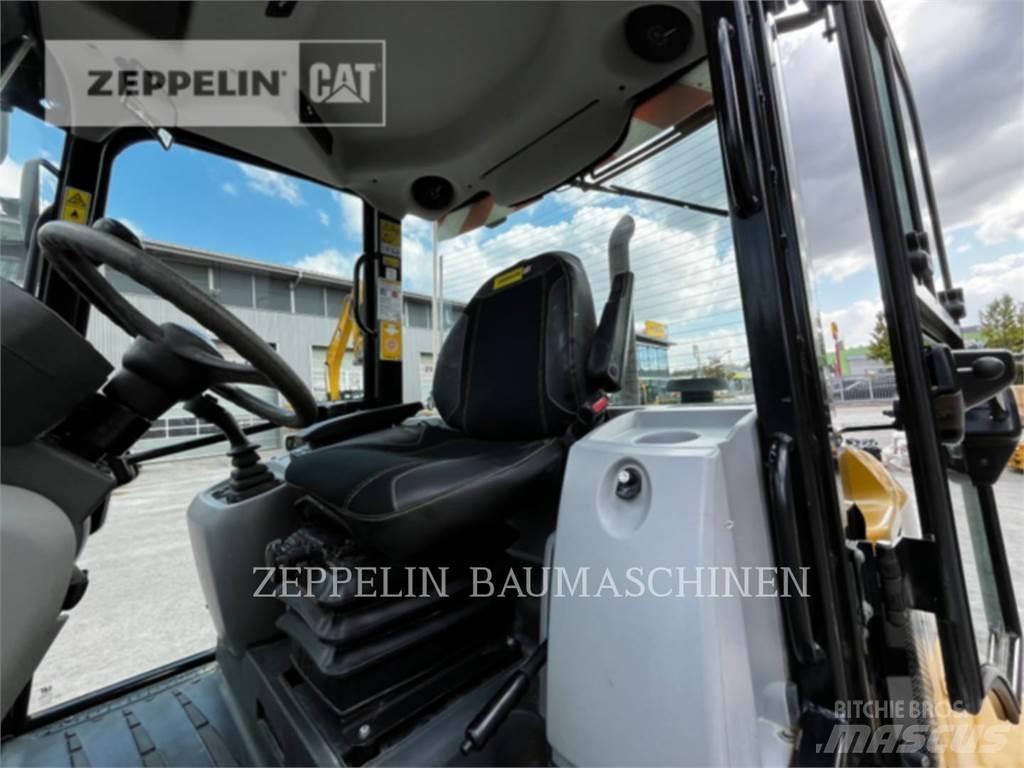 CAT 908M Колесни товарачи