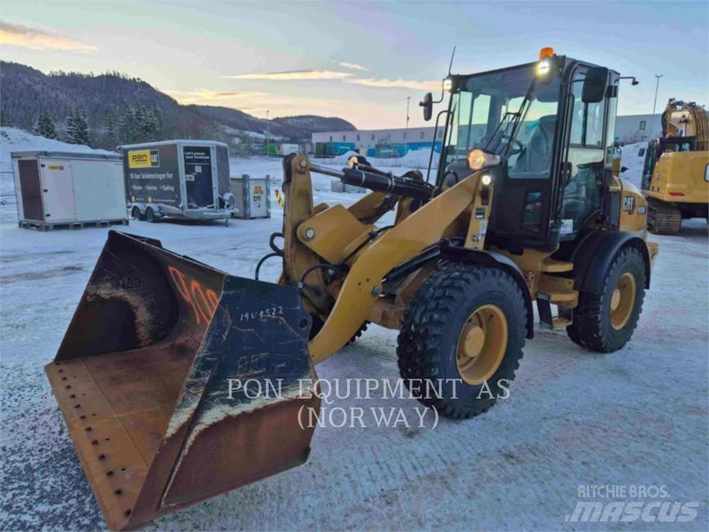 CAT 908M Колесни товарачи
