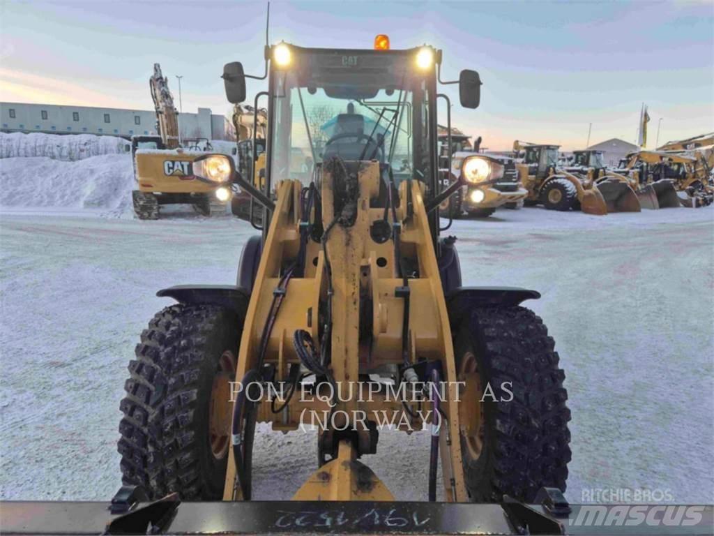 CAT 908M Колесни товарачи