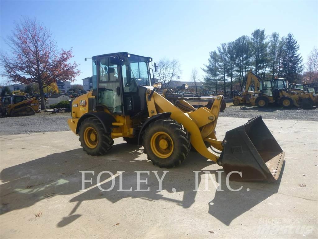 CAT 908M Колесни товарачи