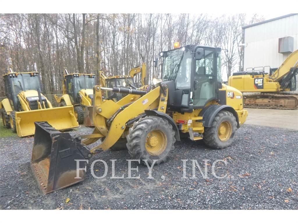 CAT 908M Колесни товарачи