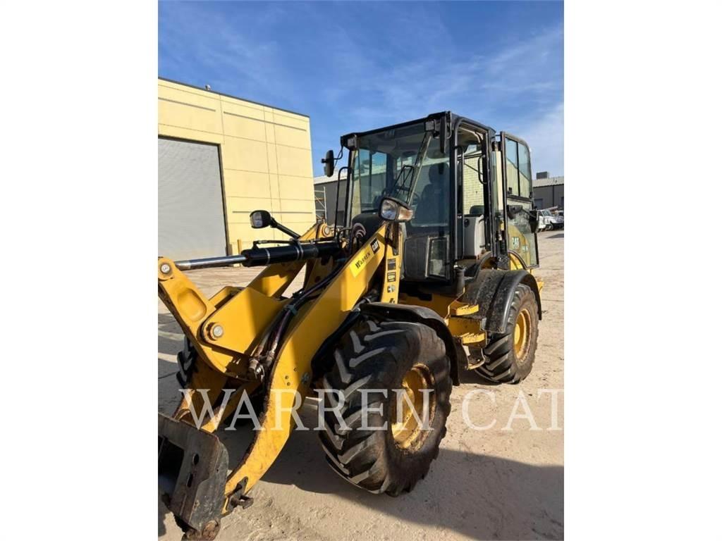 CAT 908M Колесни товарачи