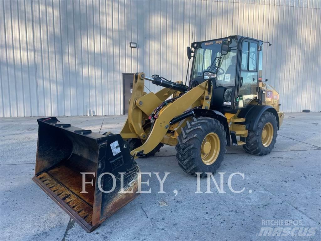 CAT 908M Колесни товарачи