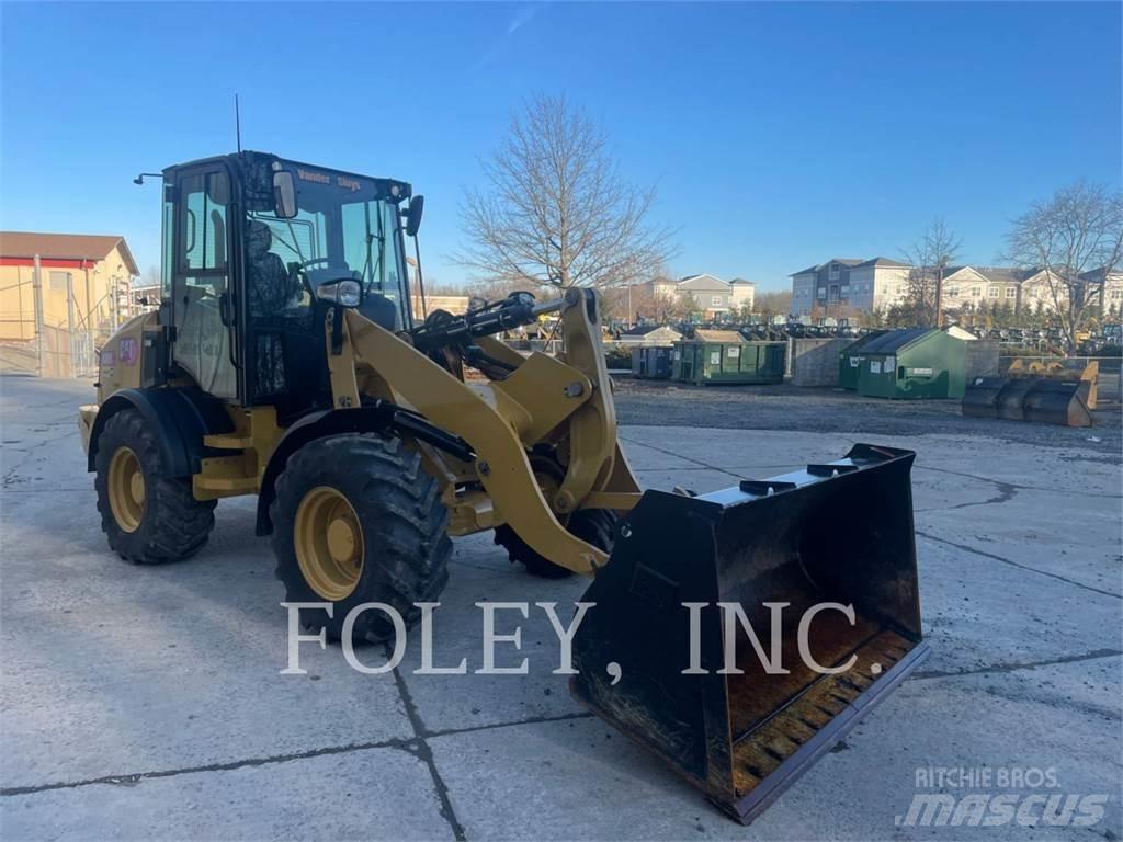 CAT 908M Колесни товарачи