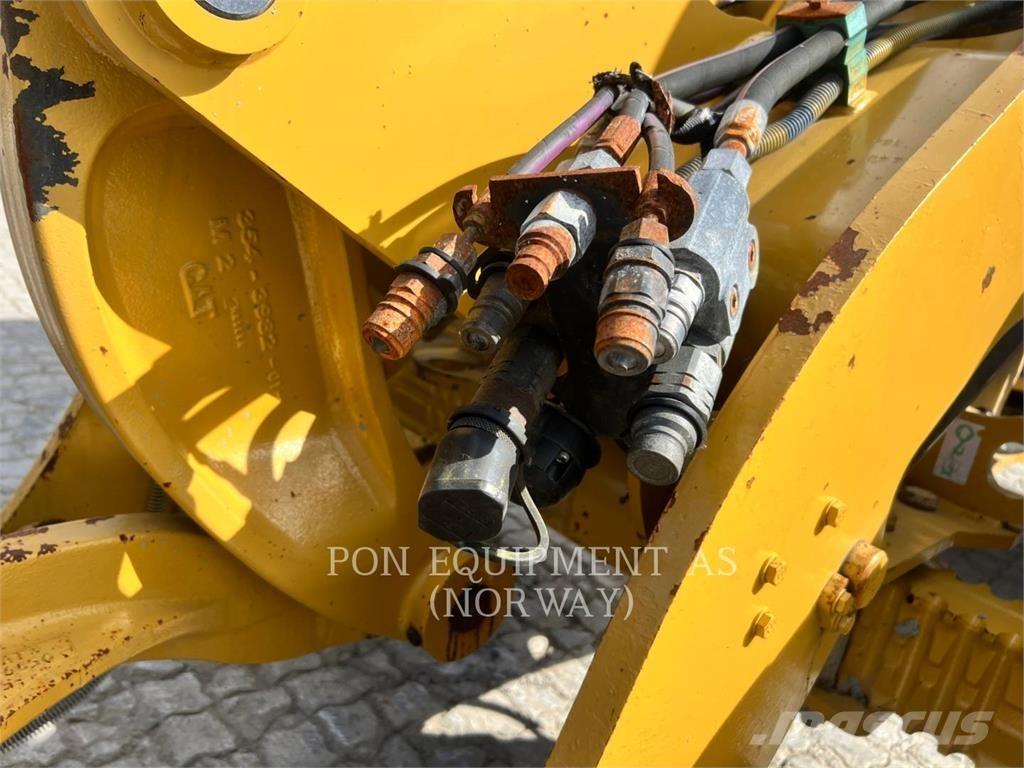 CAT 908M Колесни товарачи
