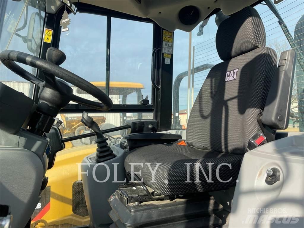 CAT 908M Колесни товарачи