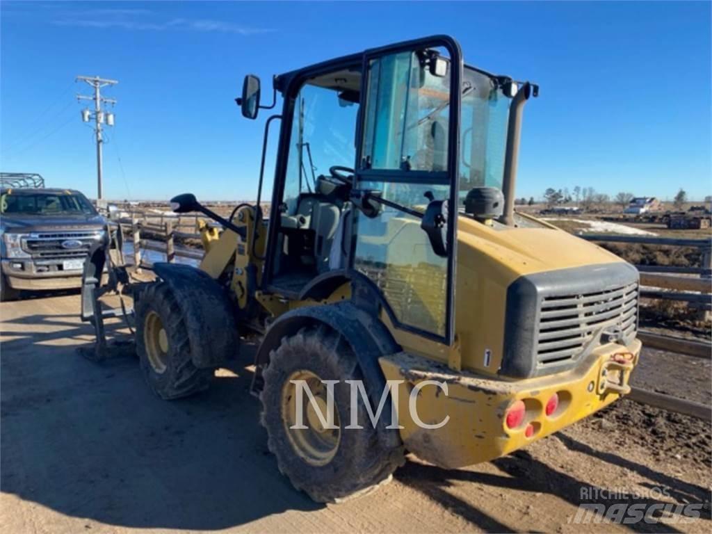 CAT 908M Колесни товарачи