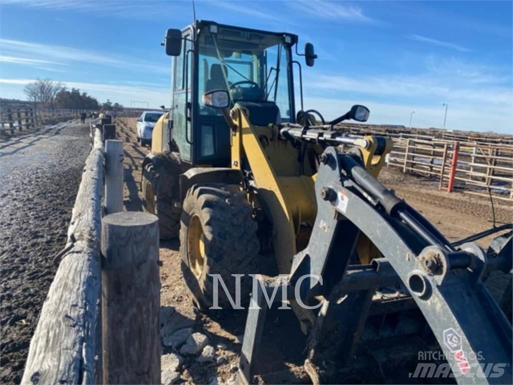 CAT 908M Колесни товарачи