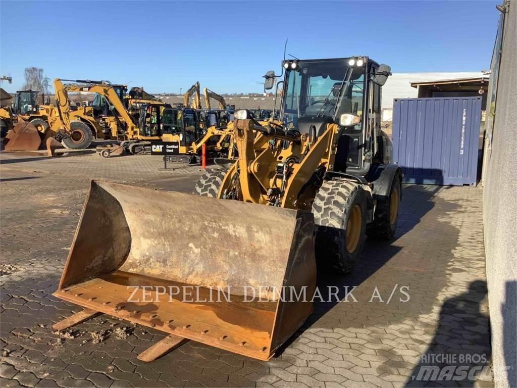 CAT 908M Колесни товарачи