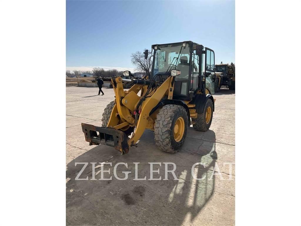 CAT 908M Колесни товарачи