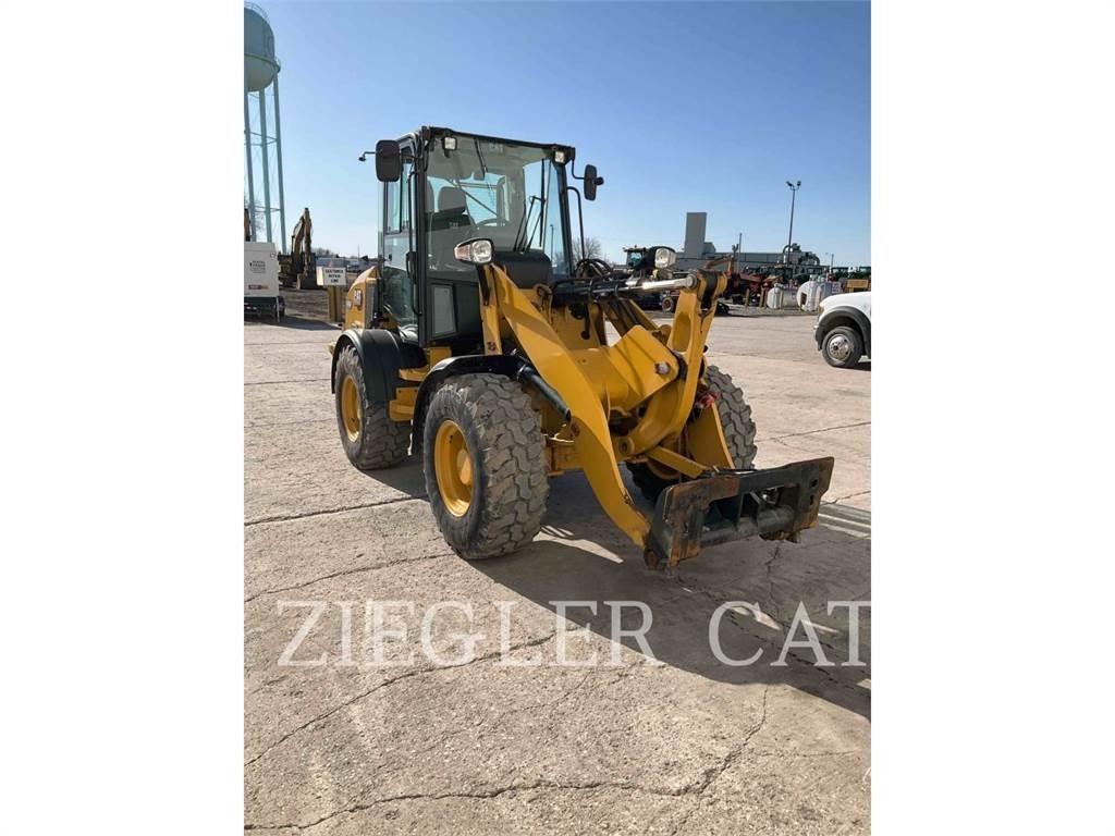 CAT 908M Колесни товарачи