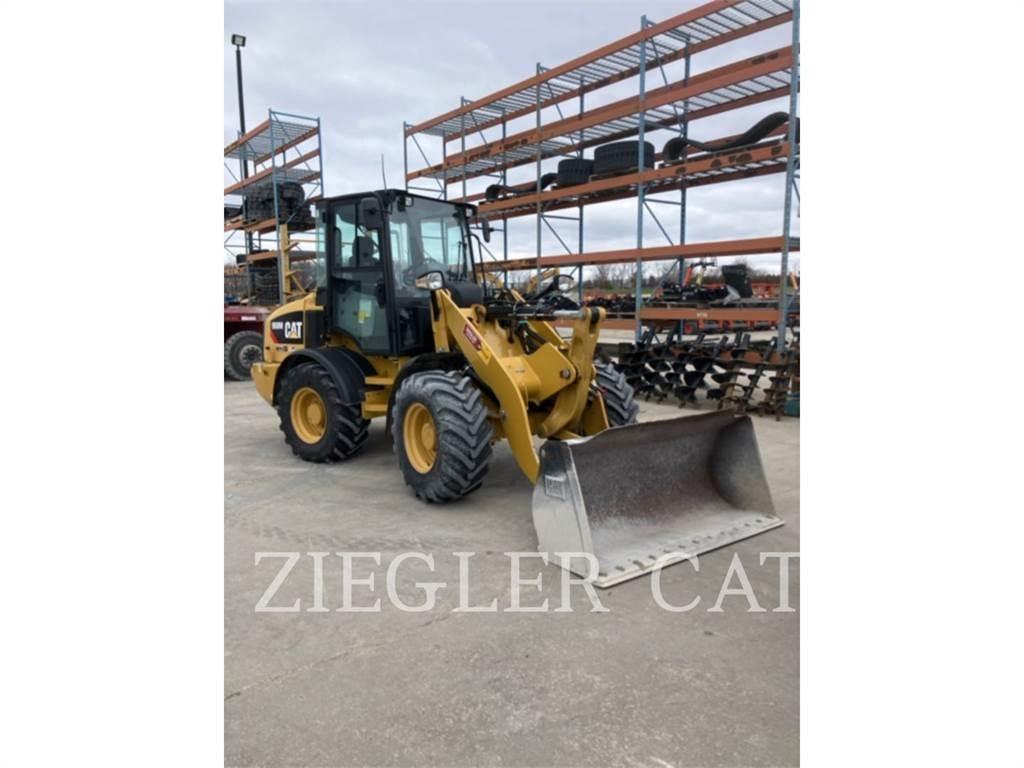 CAT 908M Колесни товарачи