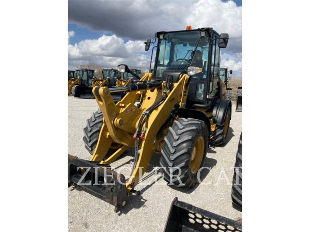 CAT 908M Колесни товарачи