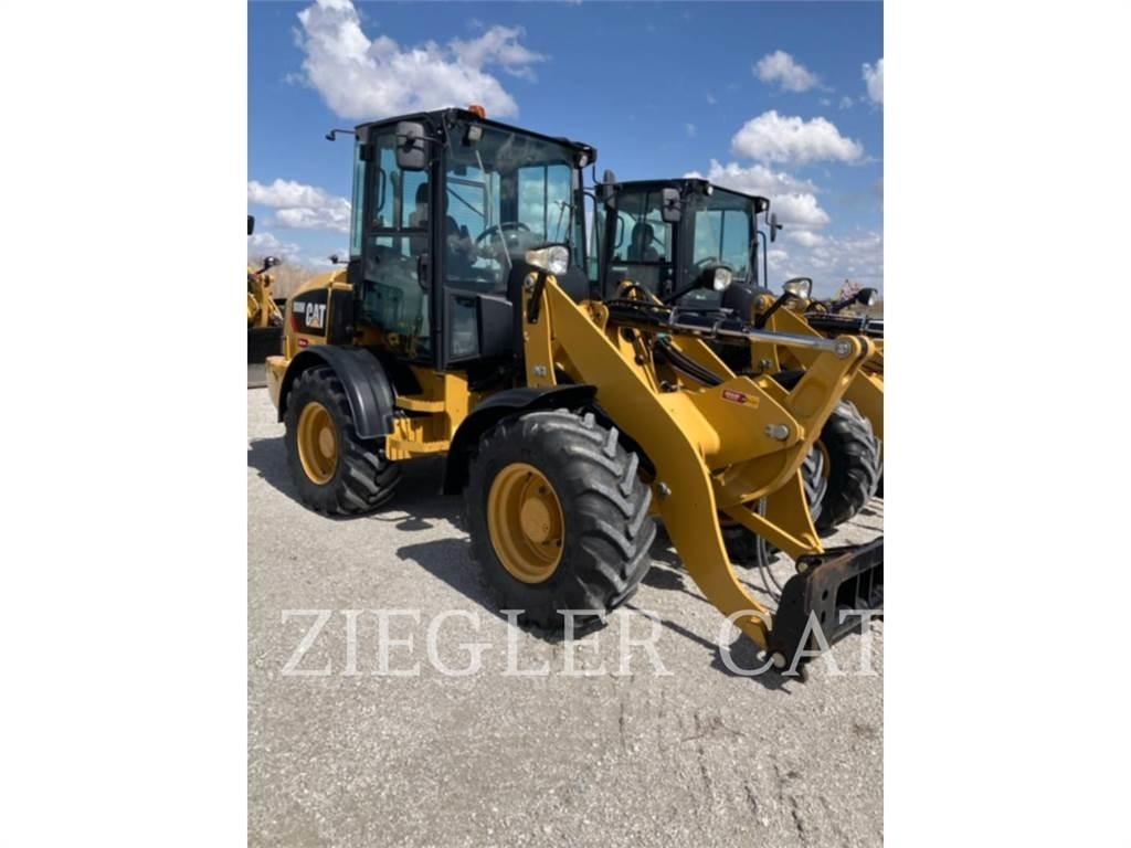 CAT 908M Колесни товарачи