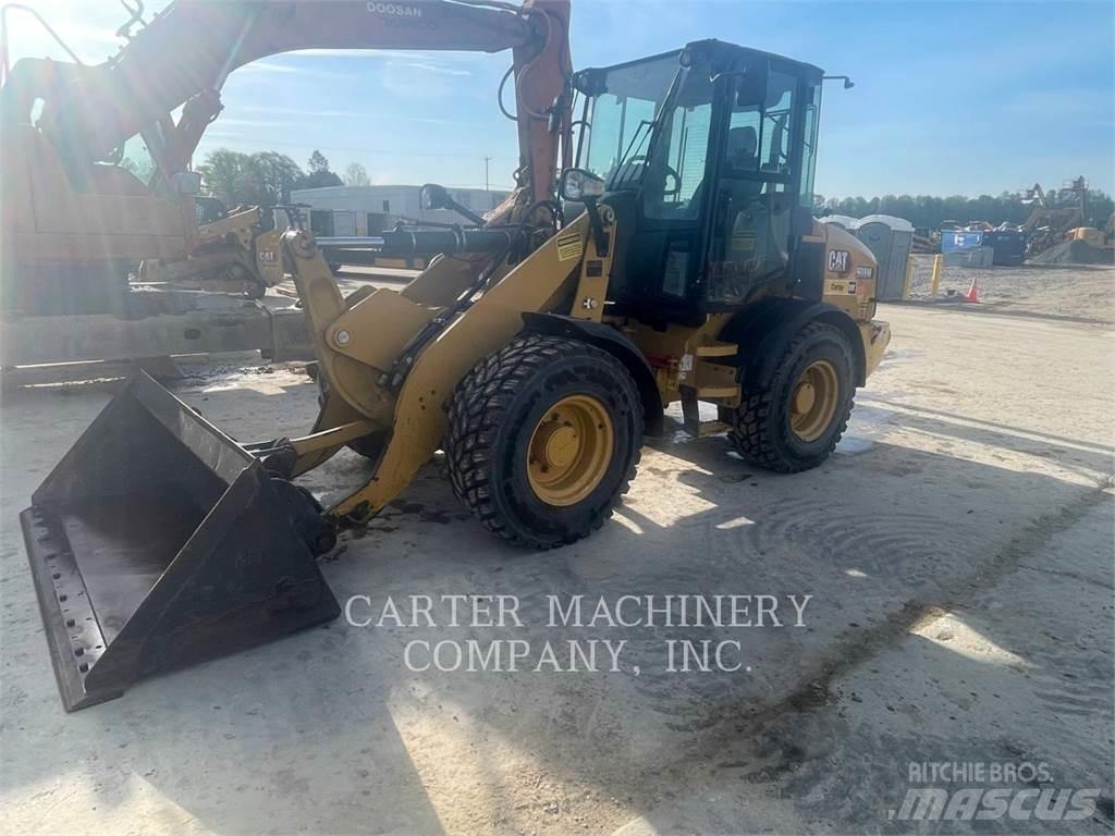CAT 908M Колесни товарачи