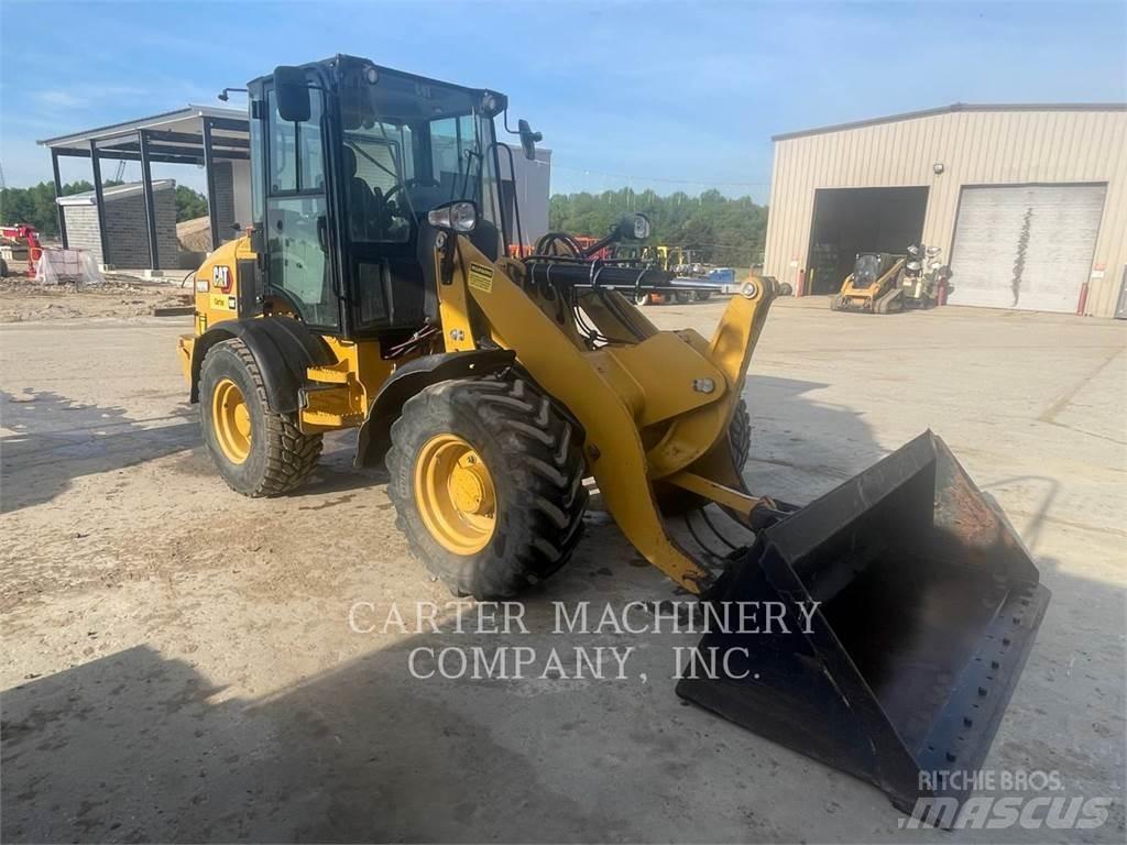 CAT 908M Колесни товарачи