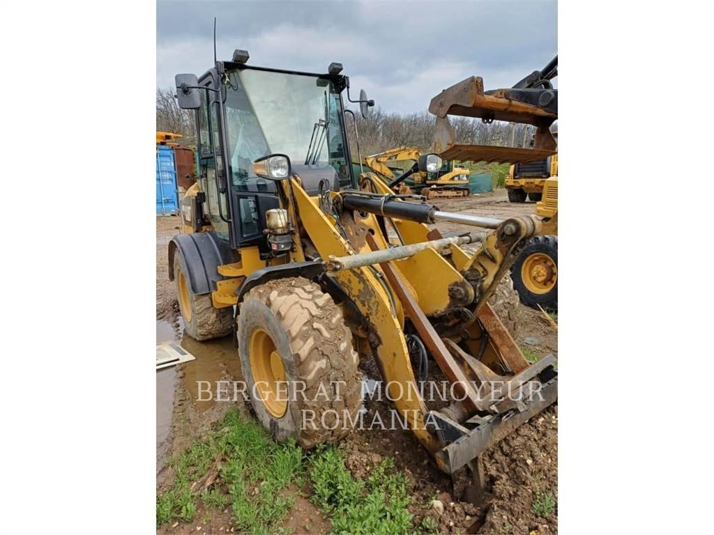 CAT 908M Колесни товарачи