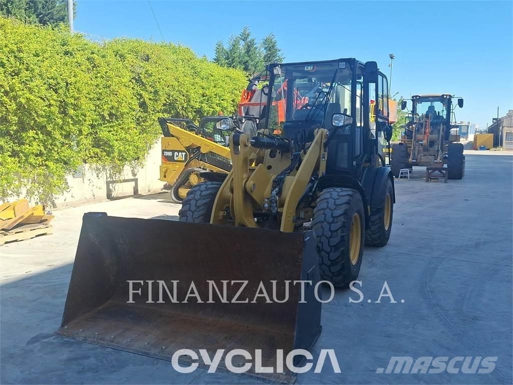 CAT 908M Колесни товарачи