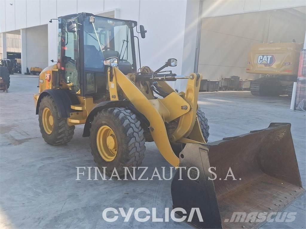 CAT 908M Колесни товарачи