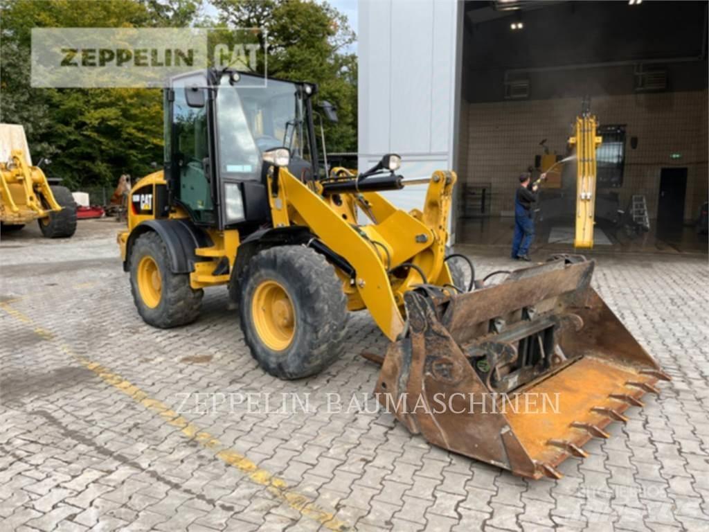 CAT 908M Колесни товарачи