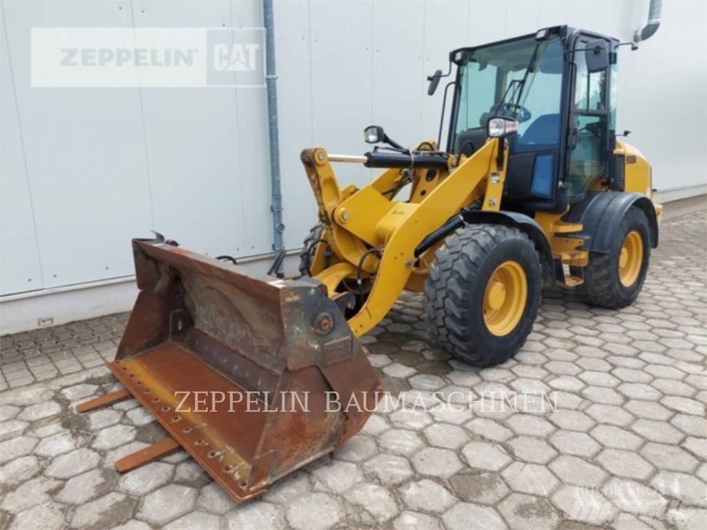 CAT 908M Колесни товарачи
