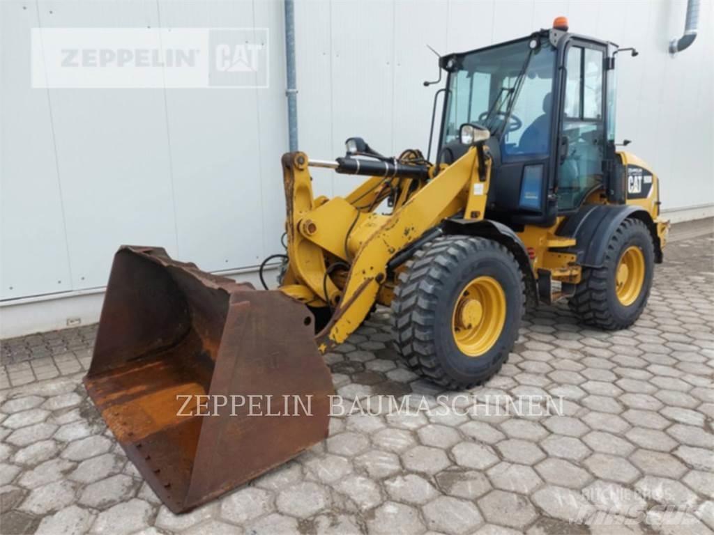 CAT 908M Колесни товарачи