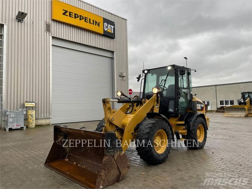 CAT 908M Колесни товарачи