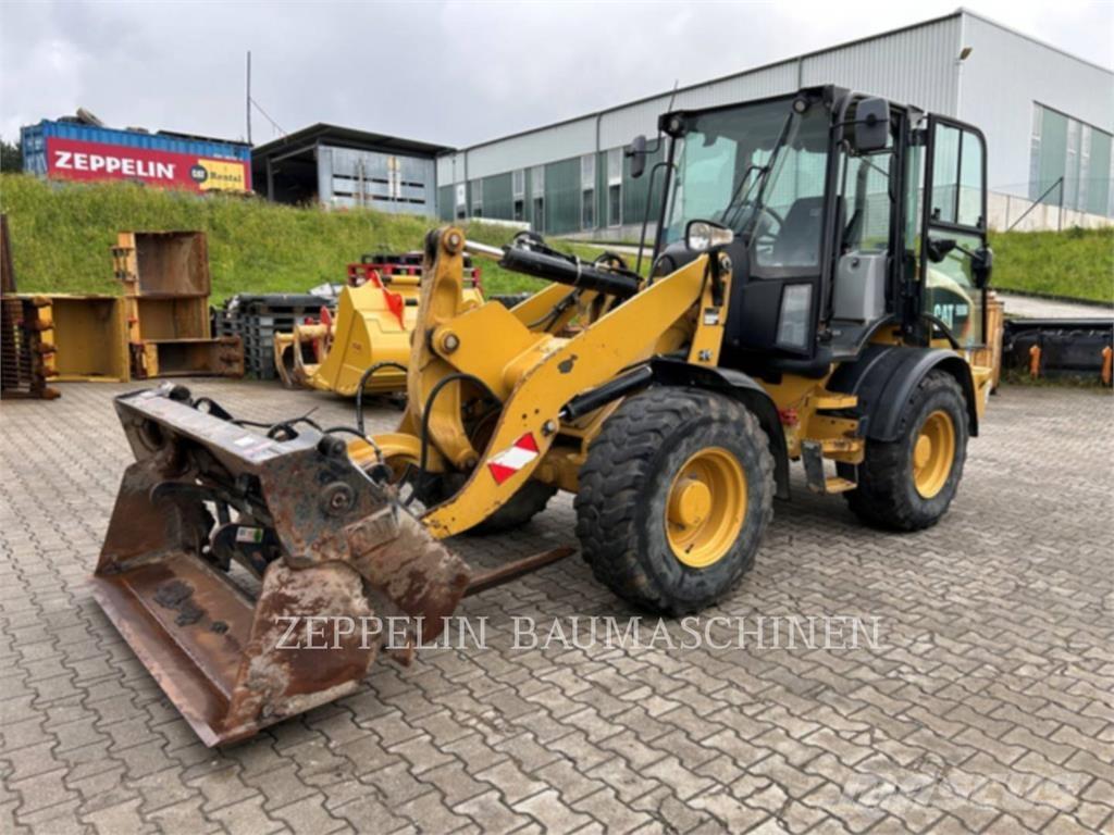 CAT 908M Колесни товарачи