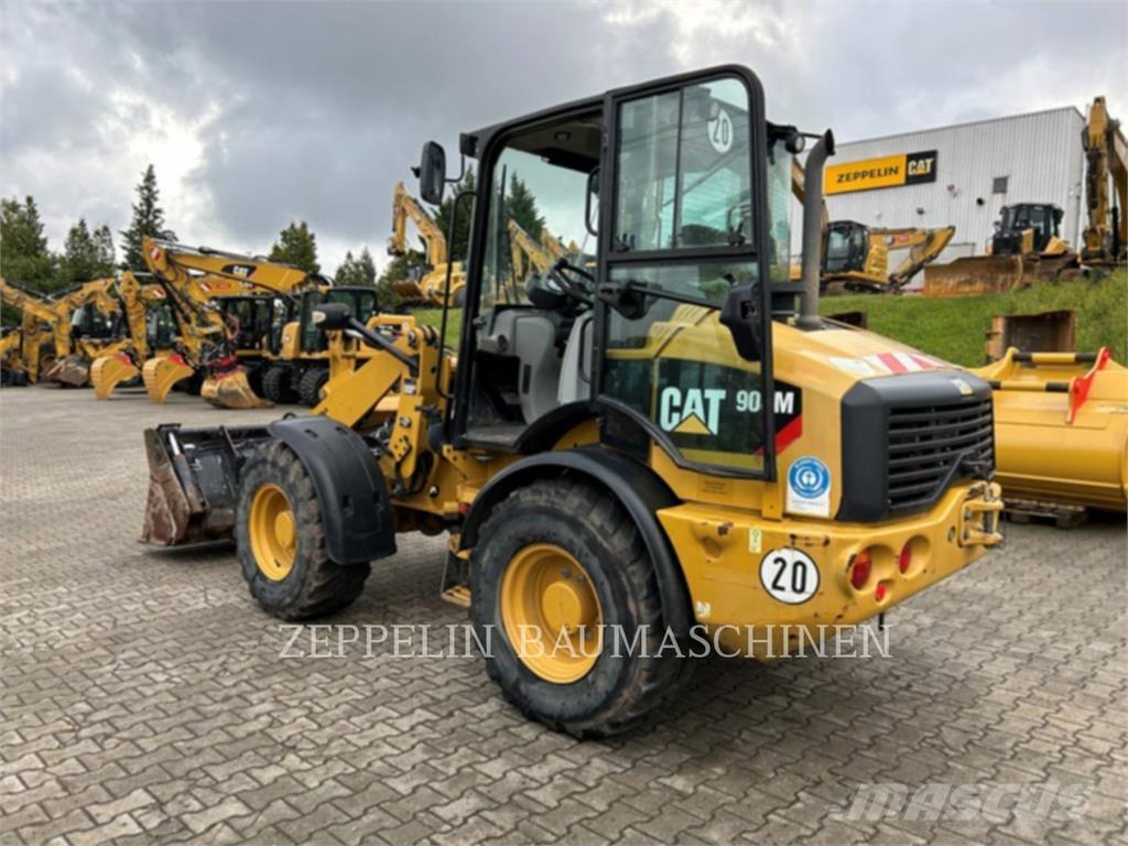 CAT 908M Колесни товарачи