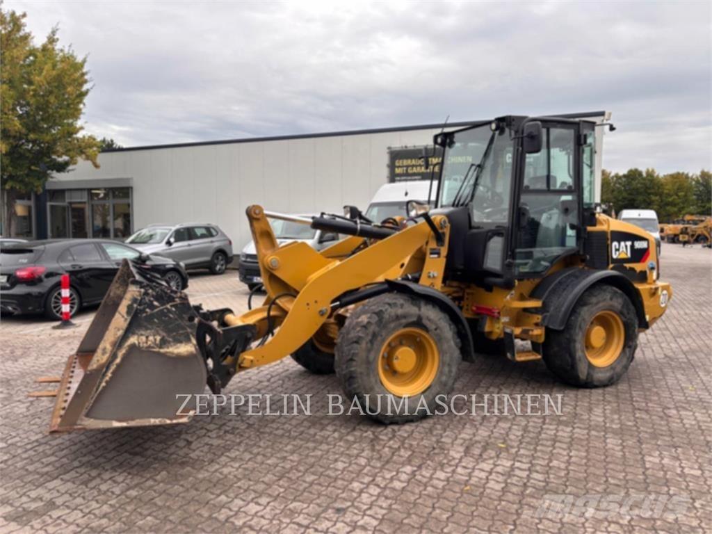 CAT 908M Колесни товарачи