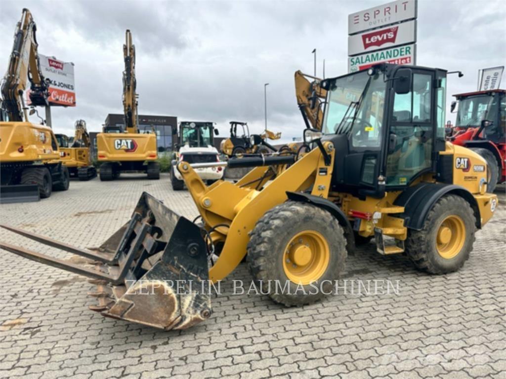 CAT 908M Колесни товарачи