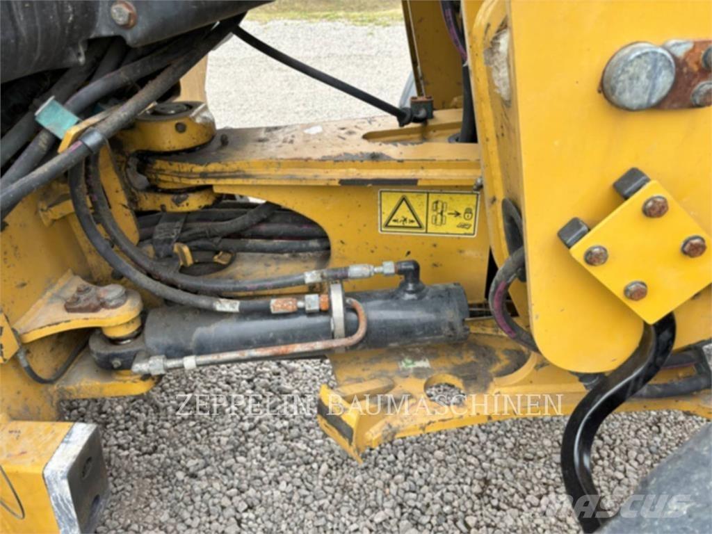 CAT 908M Колесни товарачи