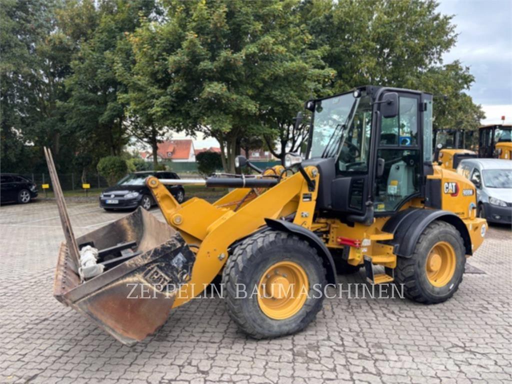 CAT 908M Колесни товарачи