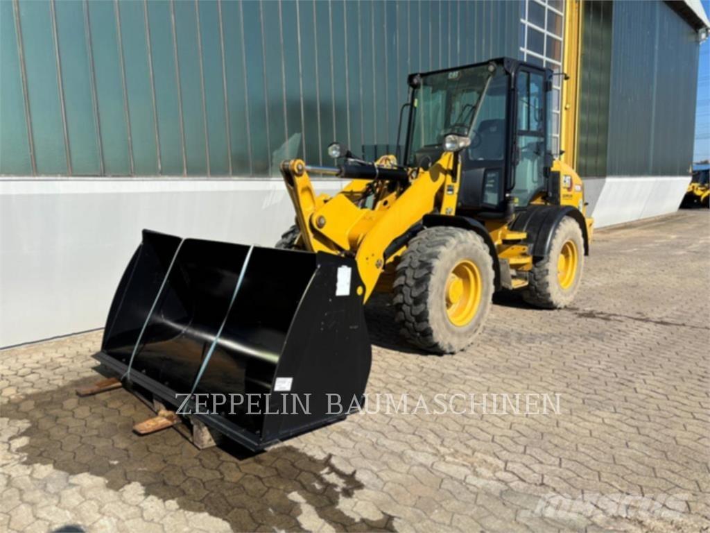 CAT 908M Колесни товарачи