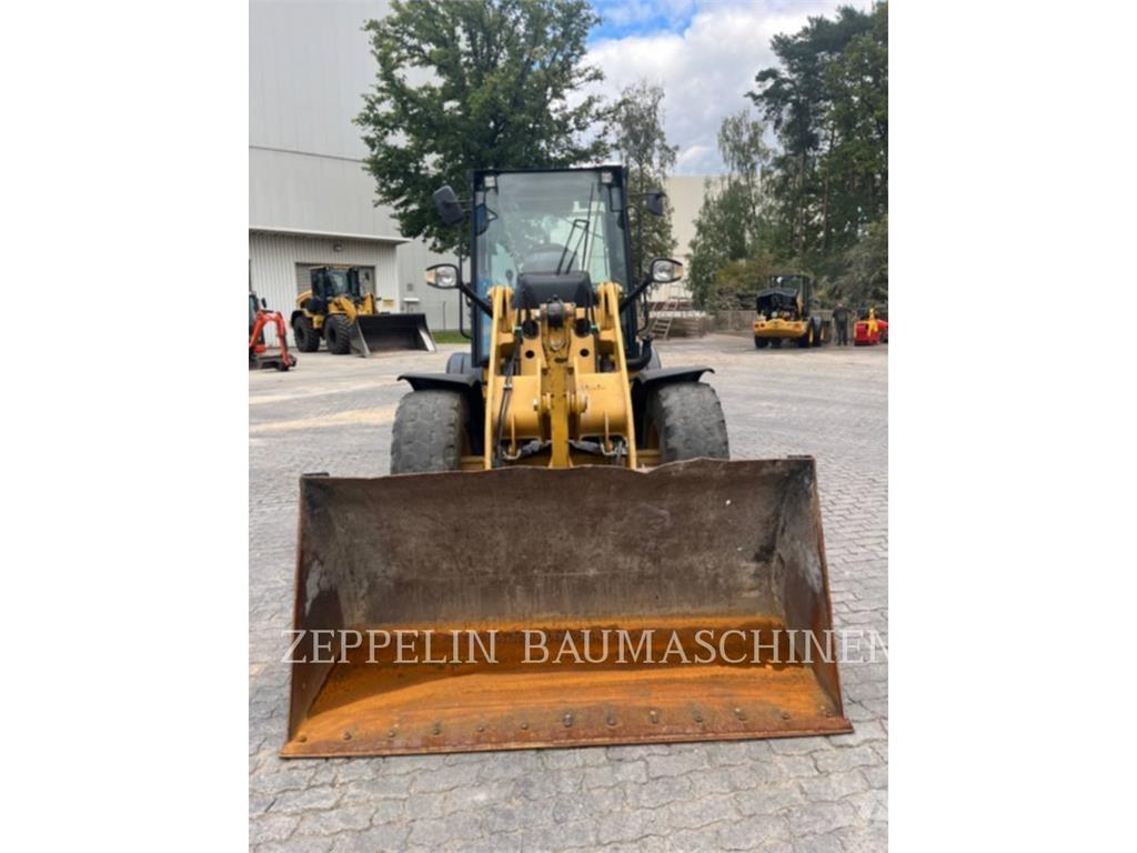 CAT 908M Колесни товарачи