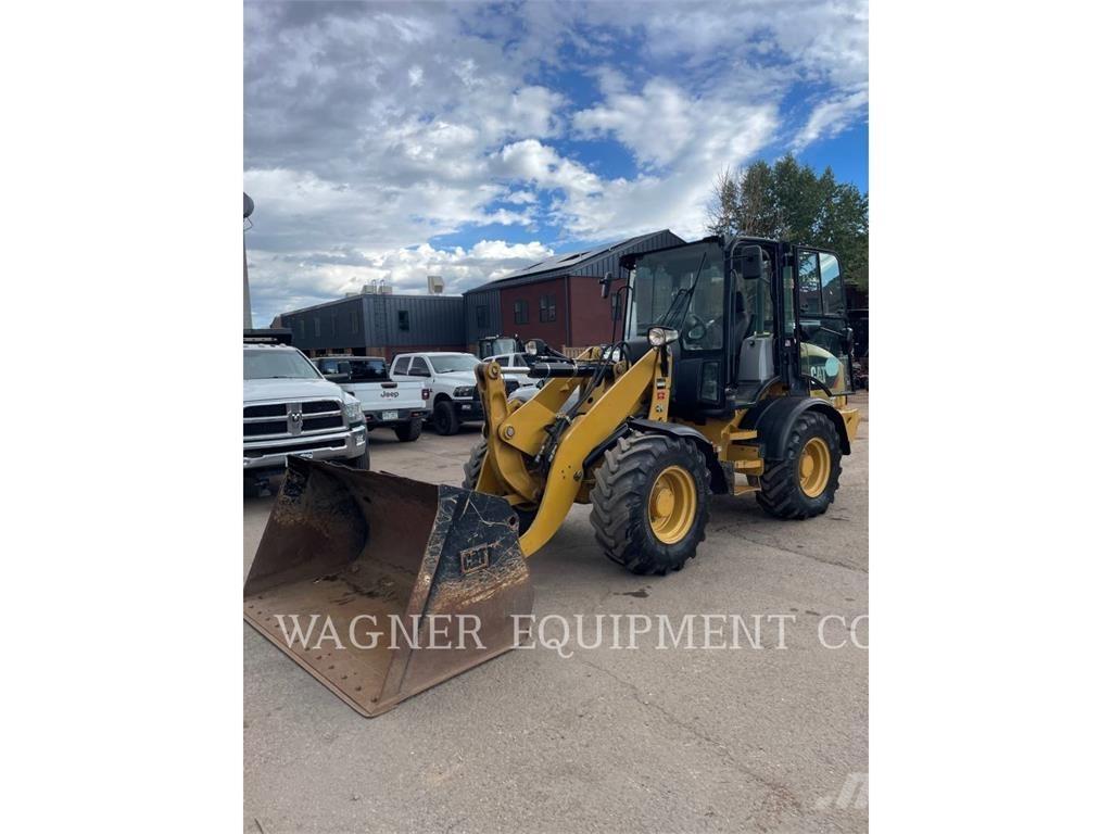 CAT 908M Колесни товарачи