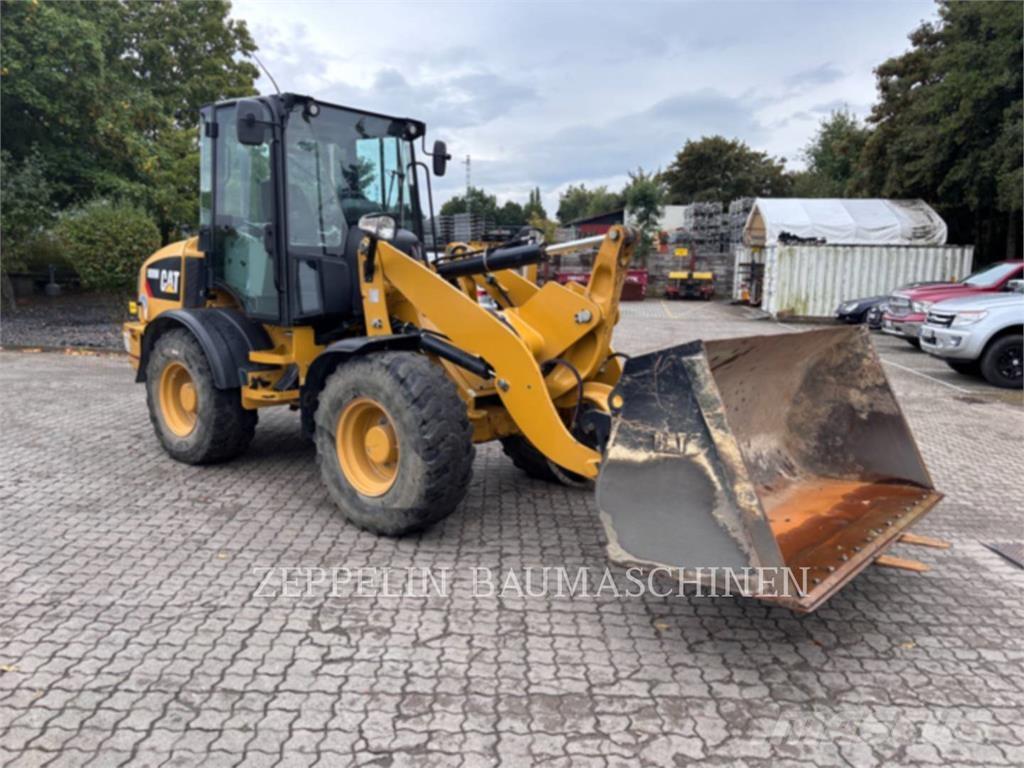 CAT 908M Колесни товарачи