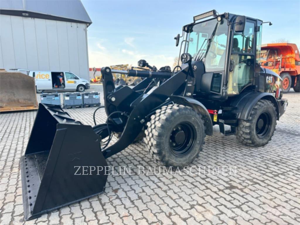 CAT 908M Колесни товарачи