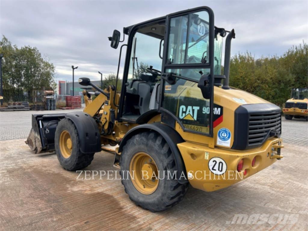 CAT 908M Колесни товарачи