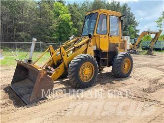 CAT 910 Колесни товарачи