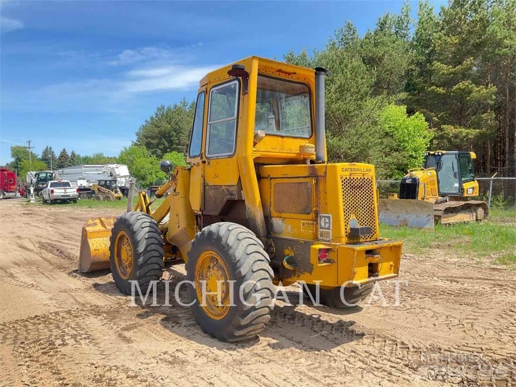 CAT 910 Колесни товарачи