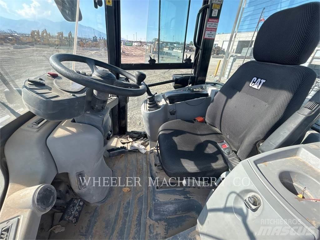 CAT 910M Колесни товарачи