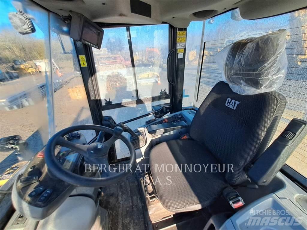 CAT 914 Колесни товарачи