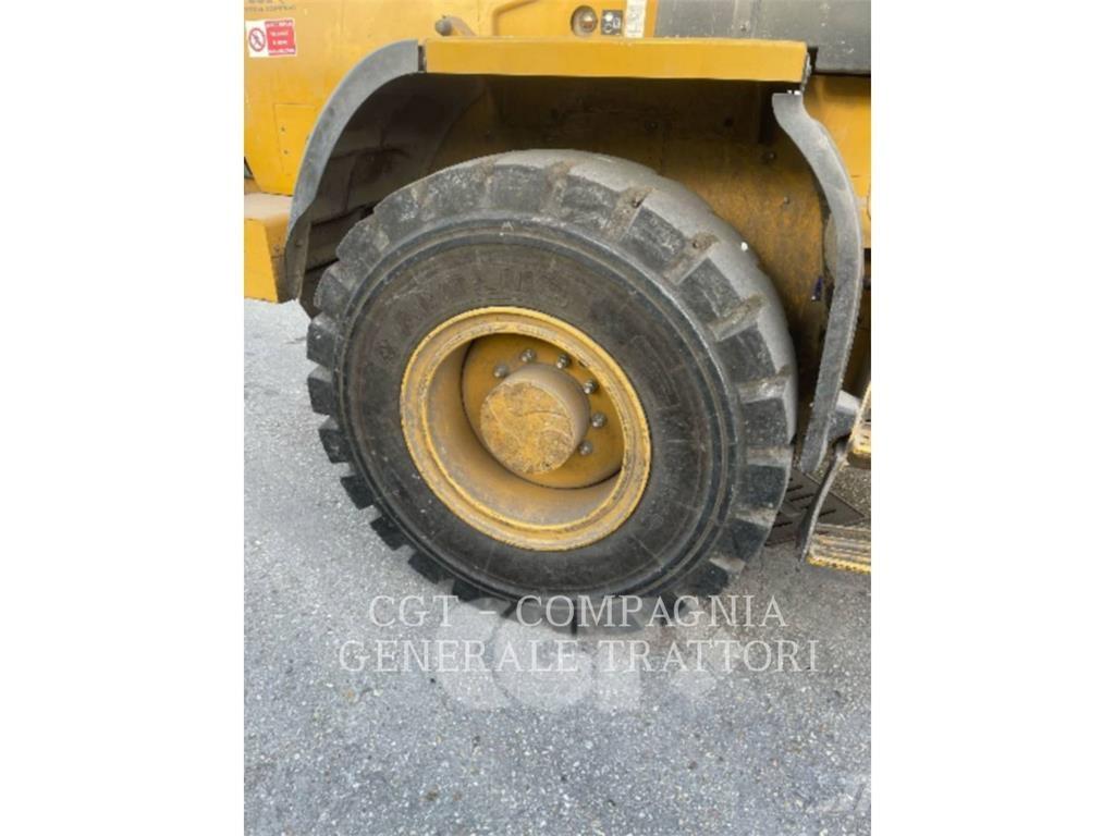 CAT 914 Колесни товарачи