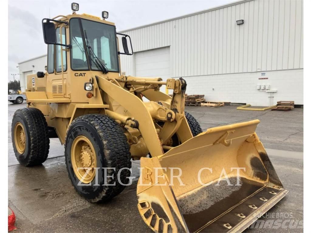 CAT 916 Колесни товарачи