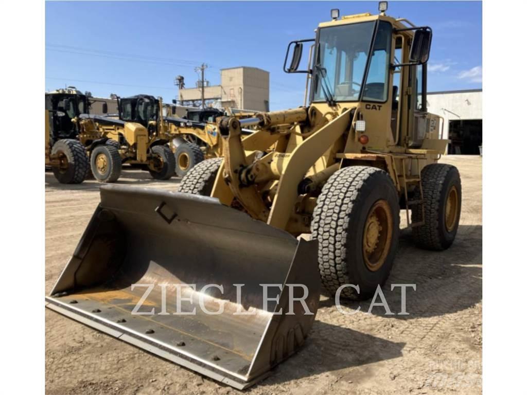 CAT 916 Колесни товарачи