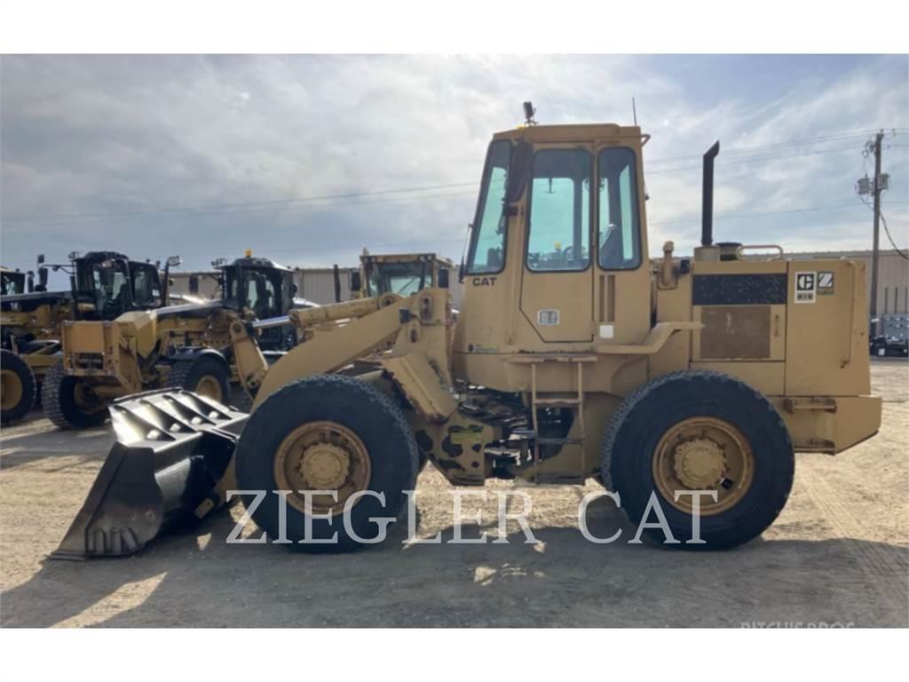 CAT 916 Колесни товарачи